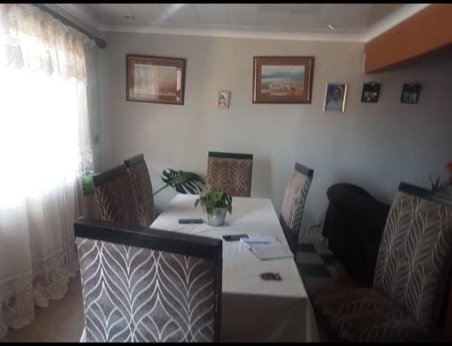5 BEDROOM HOUSE FOR SALE IN ZONKIZIZWE